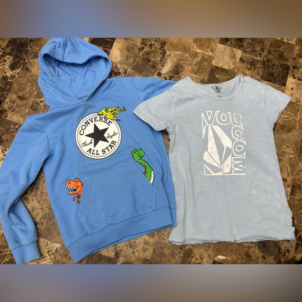 Converse Kids Hoodie with Fun Dinosaur Design and short sleeve Volcom 3-4 years